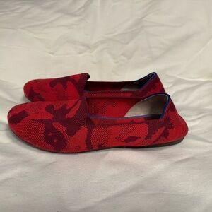 Rothy’s kids red camo slip-ons, Sz 4 (K4)